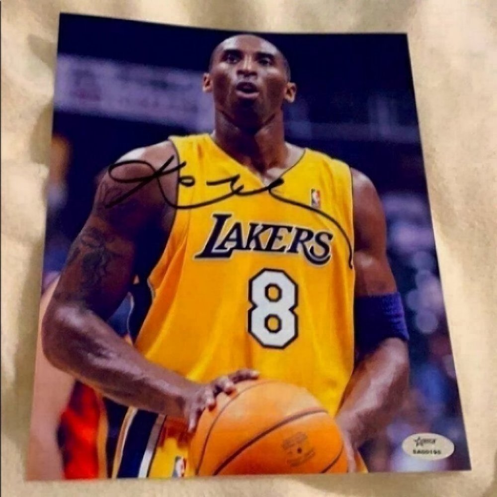 Kobe Bryant Autographed 8x10 Photo Gem